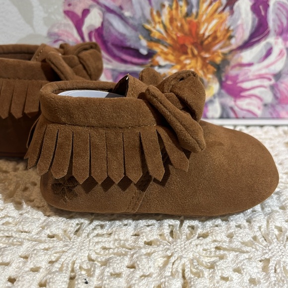NIB LUCKY BRAND CRIB SHOES. SIZE 2 & 3. **SOLD SEPARATELY** - Picture 3 of 7